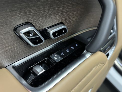 Used 2025 Land Rover Range Rover Long Wheelbase SE image 28