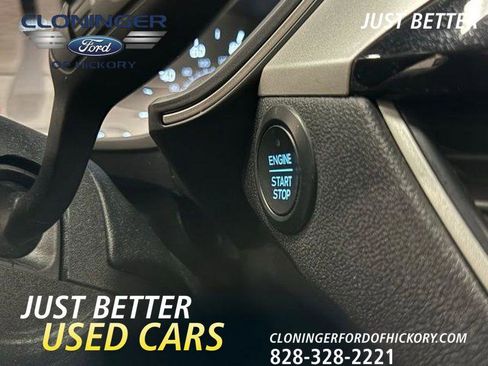 Used 2020 Ford Escape SE image 17