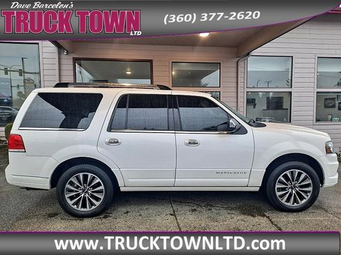 Used 2015 Lincoln Navigator 4WD image 2