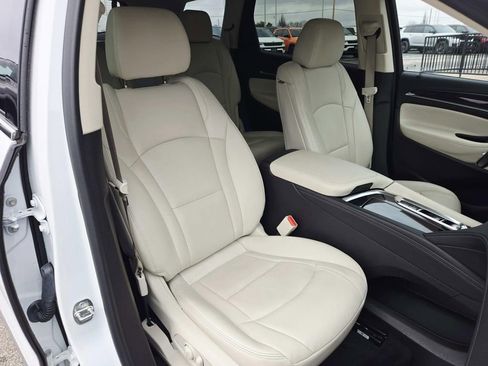 Used 2023 Buick Enclave Essence image 17