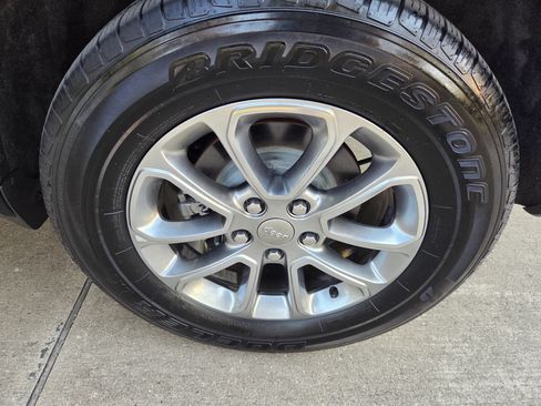 Used 2015 Jeep Grand Cherokee Limited AWD/4WD image 26