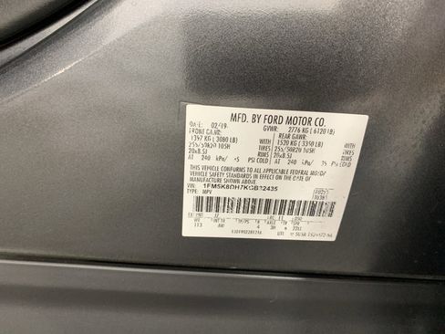 Used 2019 Ford Explorer XLT w/ Equipment Group 202A AWD/4WD image 13