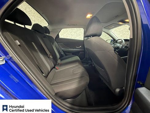 Used 2025 Hyundai Elantra SEL FWD image 13