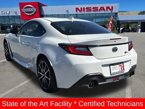 Used 2024 Toyota GR86 RWD image 5