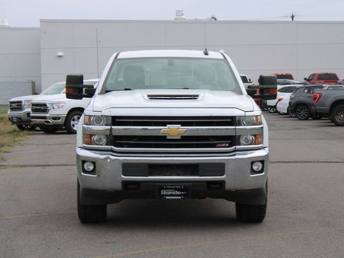 Used 2019 Chevrolet Silverado 2500 LT AWD/4WD image 9