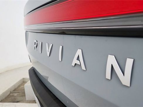 Used 2024 Rivian R1T Adventure image 18