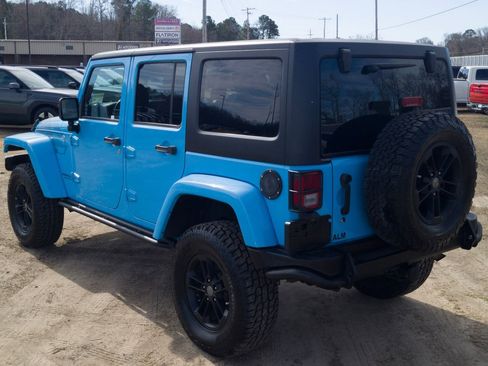 Used 2017 Jeep Wrangler Unlimited Sahara image 8