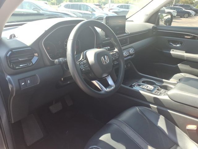 Used 2025 Honda Pilot Touring image 18