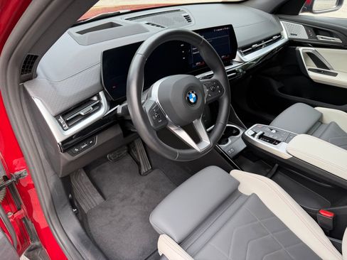 Used 2025 BMW X2 xDrive28i w/ Premium Package AWD/4WD image 4
