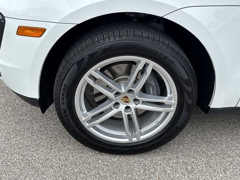 Used 2018 Porsche Macan AWD/4WD image 9