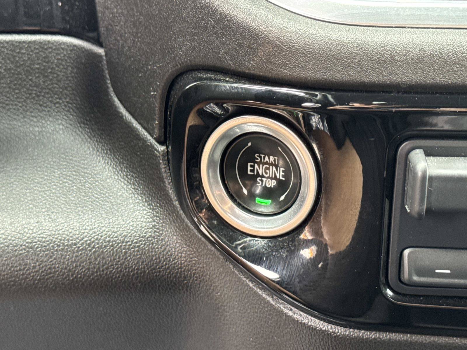 Used 2022 Chevrolet Silverado 1500 LT AWD/4WD image 19