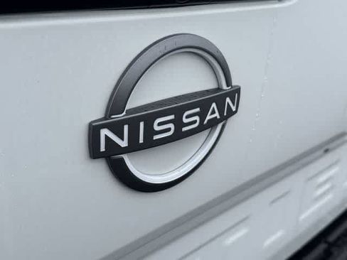 Used 2025 Nissan Frontier SV RWD image 11