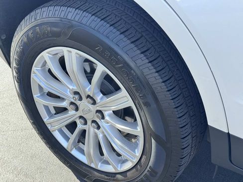 Used 2018 Cadillac XT5 FWD w/ LPO, Wheel Lock Package image 19