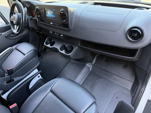 Used 2022 Mercedes-Benz Sprinter 2500 image 20