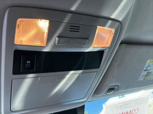 Certified 2019 Toyota Tacoma SR5 AWD/4WD image 16