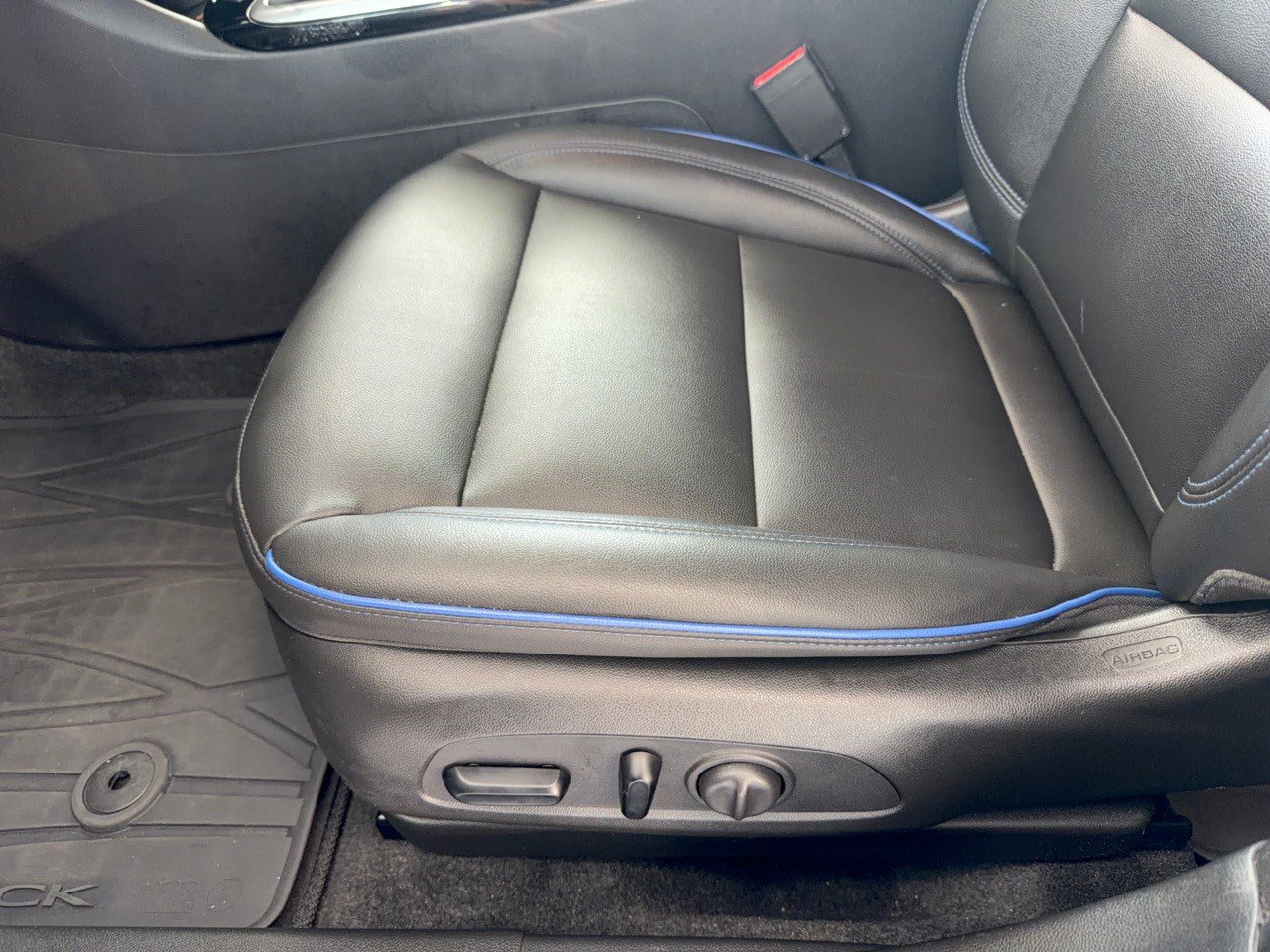 Used 2024 Buick Envista Sport Touring w/ Convenience I Package FWD image 16
