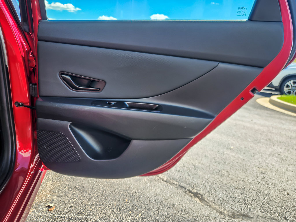 Used 2025 Hyundai Elantra Sport FWD image 18
