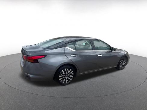 Used 2025 Nissan Altima 2.5 SV image 15