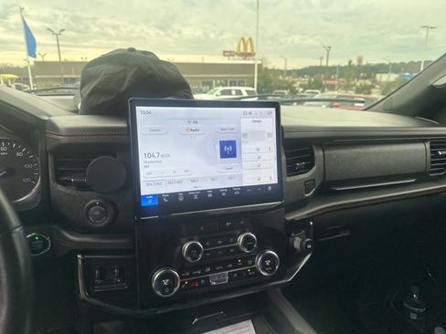 Used 2023 Ford Expedition Limited image 18