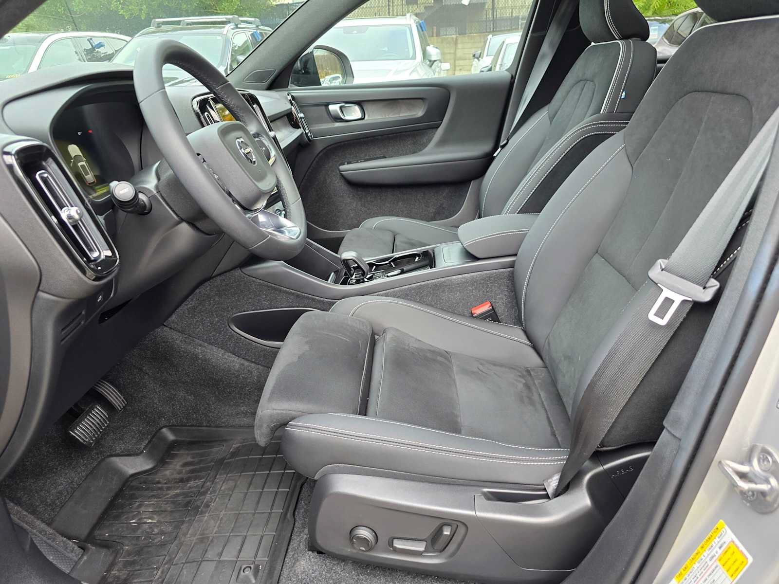 Used 2024 Volvo XC40 Recharge Plus w/ Protection Package Premier AWD/4WD image 21