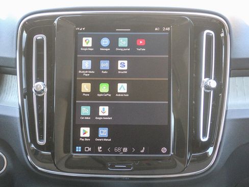 Certified 2025 Volvo XC40 B5 Core w/ Protection Package Premier image 16