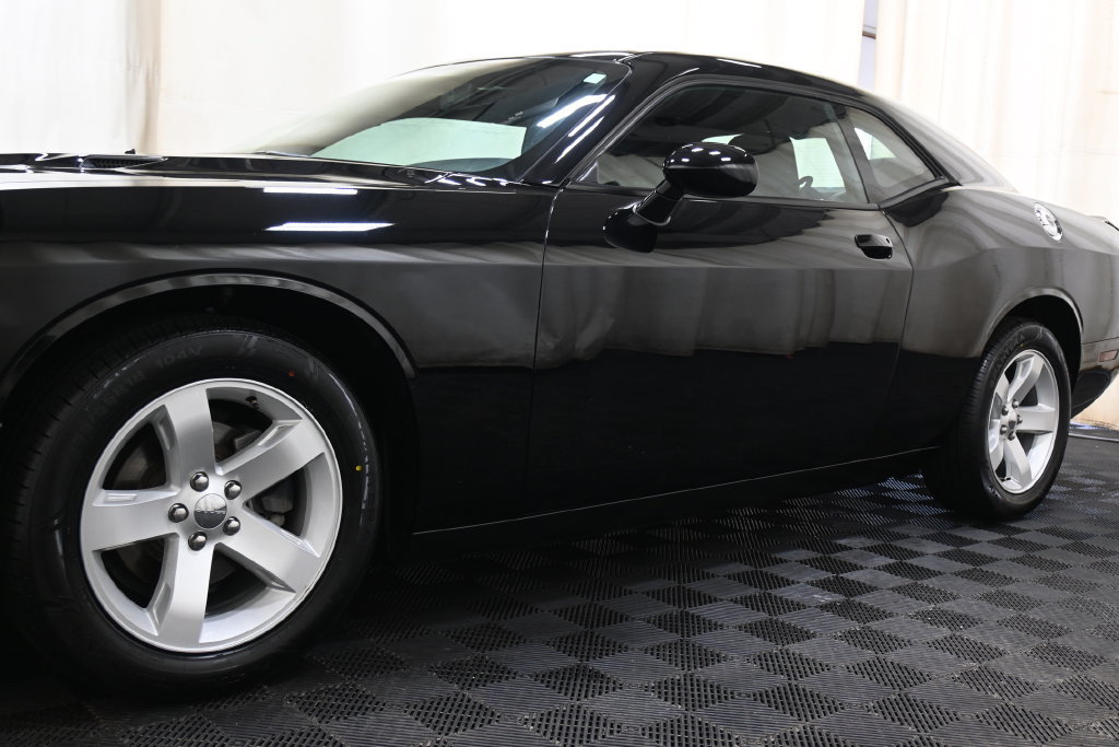 Used 2013 Dodge Challenger SXT RWD image 7