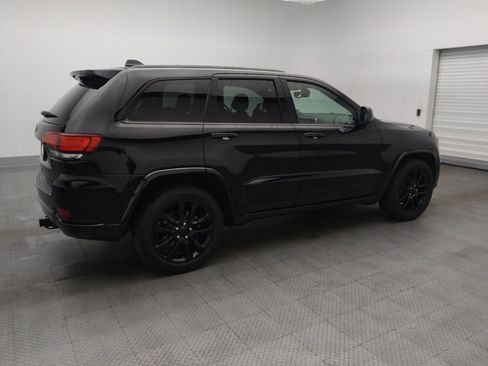 Used 2018 Jeep Grand Cherokee Altitude RWD image 10