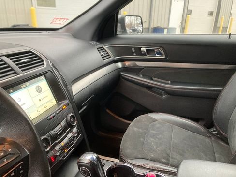 Used 2018 Ford Explorer XLT w/ Equipment Group 202A image 17