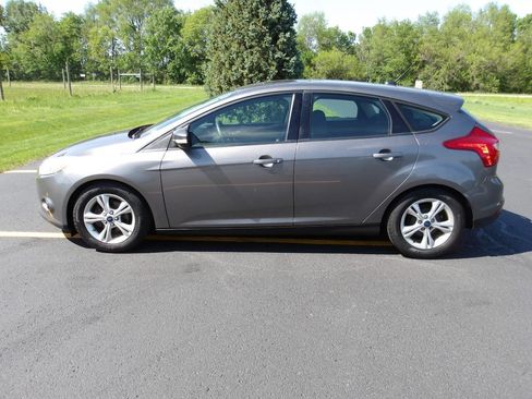 Used 2014 Ford Focus SE w/ SE Winter Package FWD image 14