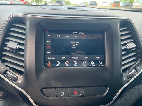 Used 2020 Jeep Cherokee Latitude Plus w/ Cold Weather Group AWD/4WD image 33