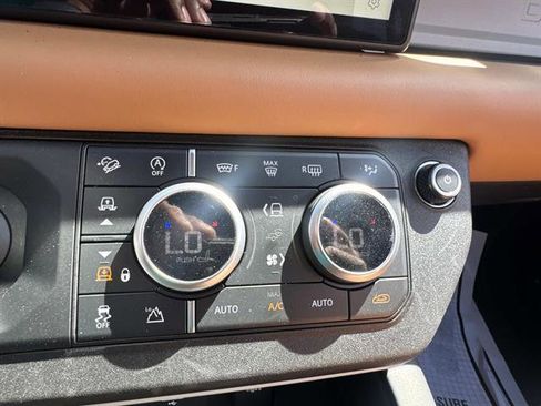 Used 2024 Land Rover Defender 110 X-Dynamic SE AWD/4WD image 19
