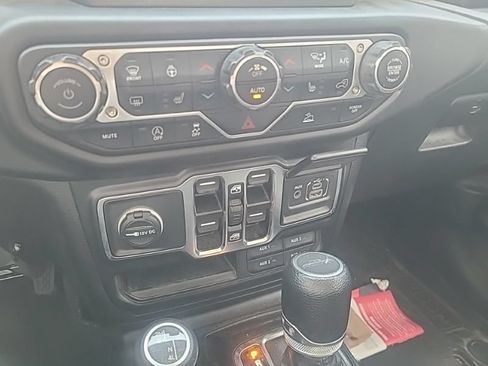 Used 2022 Jeep Gladiator Sport AWD/4WD image 16