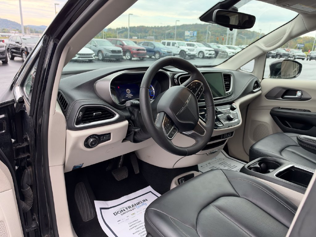 Used 2024 Chrysler Pacifica Limited FWD image 11