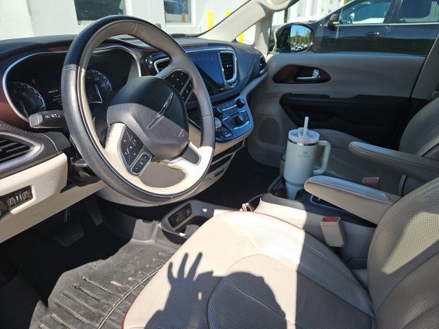 Used 2017 Chrysler Pacifica Limited FWD image 45