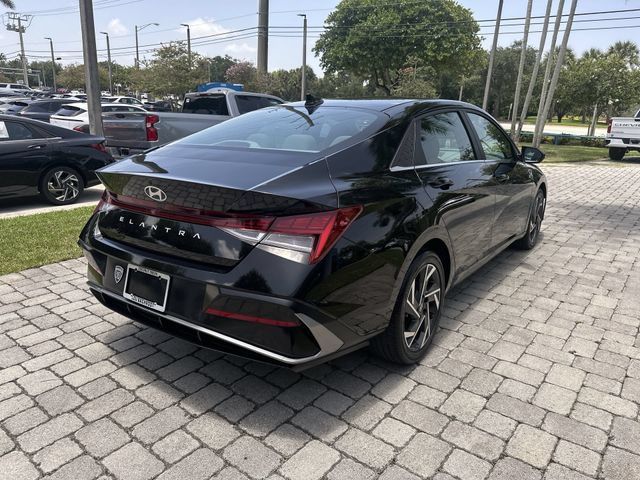 Used 2025 Hyundai Elantra SEL FWD image 35