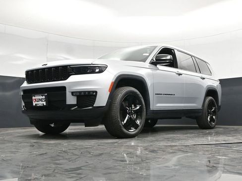 Used 2024 Jeep Grand Cherokee L Limited w/ Black Appearance Package AWD/4WD image 61