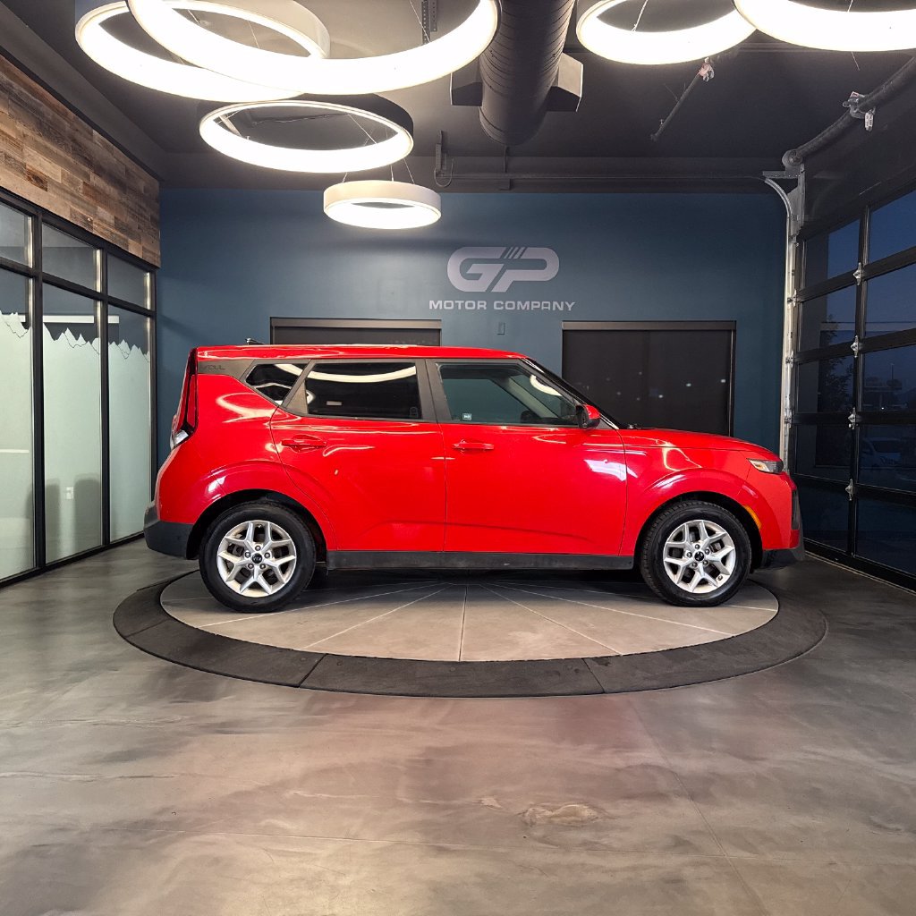 Used 2020 Kia Soul S FWD image 2