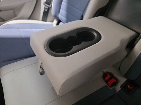 Certified 2025 Volkswagen Jetta SE image 27