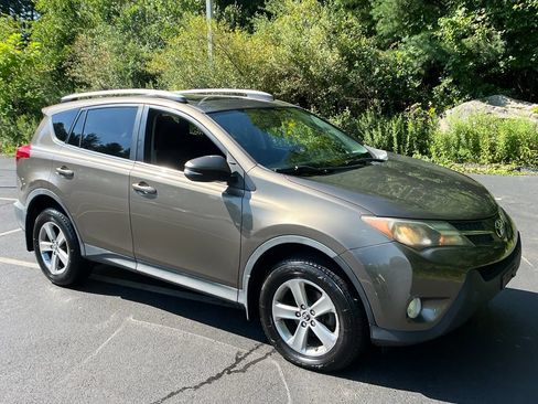 Used 2015 Toyota RAV4 XLE AWD/4WD image 6