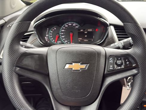 Used 2018 Chevrolet Trax LS image 23
