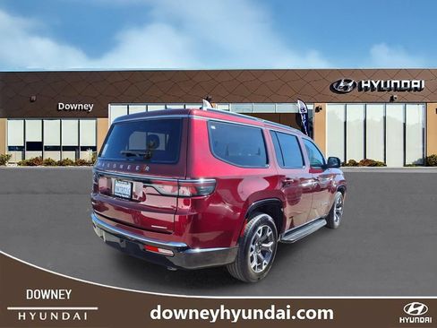 Used 2024 Jeep Wagoneer Series III AWD/4WD image 4