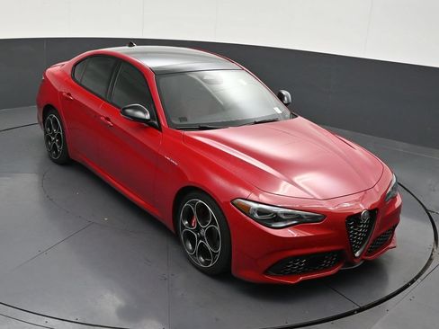 Used 2025 Alfa Romeo Giulia w/ Veloce Package Rwd image 22