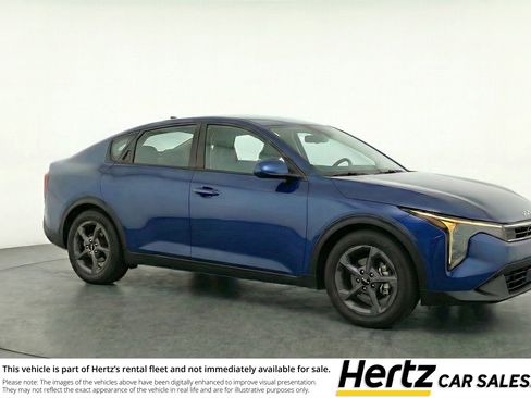Used 2025 Kia K4 LXS image 1