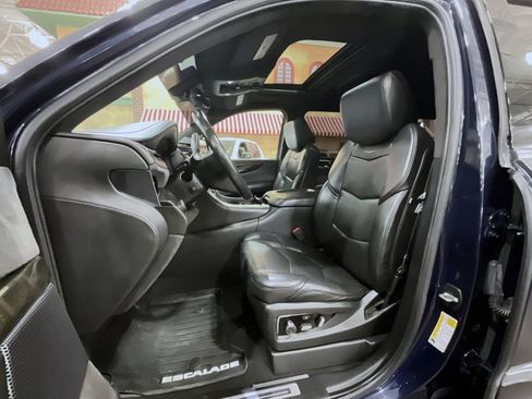 Used 2017 Cadillac Escalade Platinum image 10