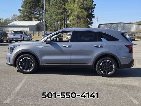 Used 2024 Kia Sorento S image 2
