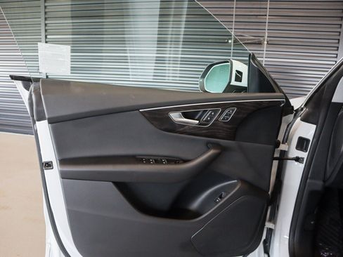 Used 2023 Audi Q8 Premium w/ Convenience Package AWD/4WD image 28