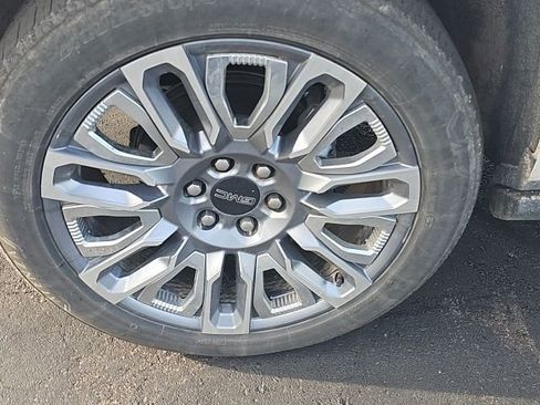 Used 2023 GMC Yukon Denali Ultimate image 4