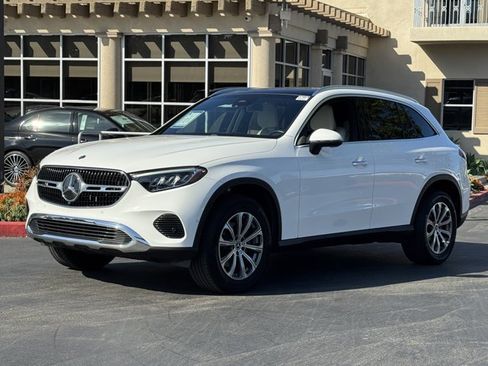 Used 2026 Mercedes-Benz GLC 300 4MATIC image 4