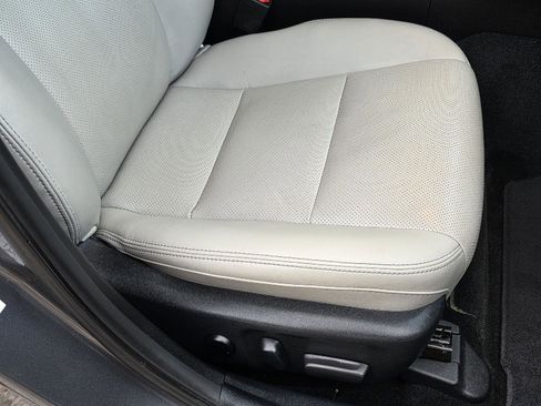 Used 2018 Toyota Avalon Limited image 33