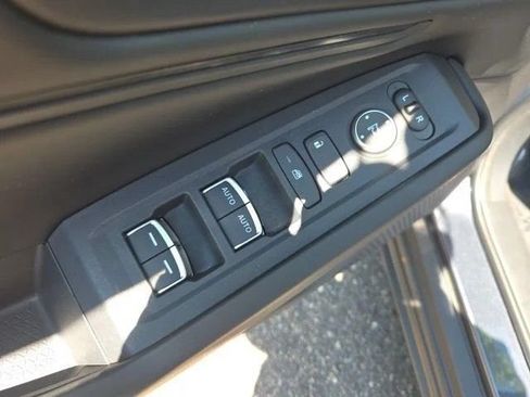 Used 2023 Honda Accord EX image 19